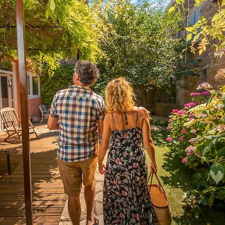 Romantic House, Enclosed Garden, Pool Feriehus *