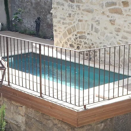 Feriehus Romantic House, Enclosed Garden, Pool *