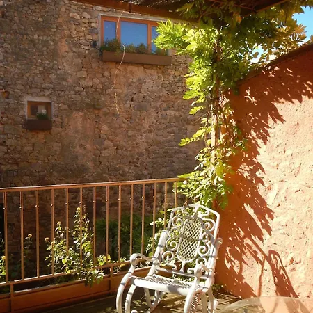 Feriehus Romantic House, Enclosed Garden, Pool *
