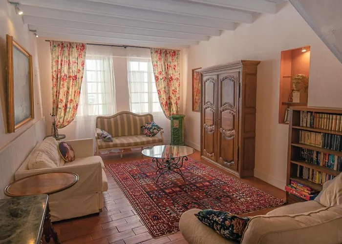 Romantic House, Enclosed Garden, Pool